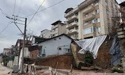 Kocaeli’de temel kazısında istinat duvarı çöktü