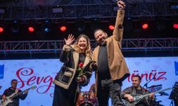 Kuşadası’ndaki konserde evlenme teklifi heyecanı