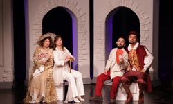 Merkezefendi Kent Tiyatrosu yeni oyunu 'Biz Aşık Değiliz' ile sahnede