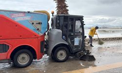Kuşadası’ndan sağanak ve fırtına mesaisi