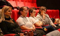 Bornova'da sinema salonu kahkahalarla doldu
