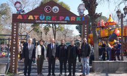 Turgutlu Belediyesi Orta Park'taki oyun grubunu yeniledi