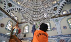 Çiğli'de bayram öncesi cami ve mezarlıklarda kapsamlı temizlik