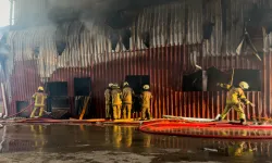 İzmir Karabağlar’da korkutan yangın