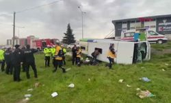 Samsun’da belediye otobüsü devrildi: 11 yaralı