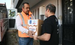 Kuşadası’nda ihtiyaç sahiplerine gıda kolisi ulaştırıldı