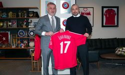 İlhan Mansız’dan TFF Başkanı Hacıosmanoğlu’na anlamlı hediye