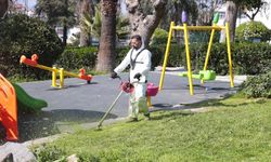 Konak'ın parkları bayramda çiçek gibi