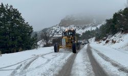 Manisa Büyükşehir Belediyesinden Spil Dağı’nda kar mesaisi