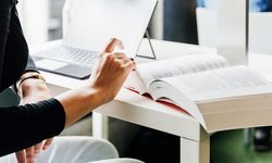 Lisansüstü eğitimde doğum yapan kadınlara ek süre