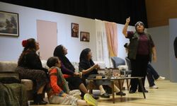 Büyük İlgi Gören ‘Canım Komşularım’ Yeniden Sahnede