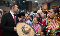 Balıkesir Belediye Başkanı Akın, dünya çocuklarını ağırladı