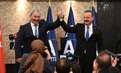 Ağıralioğlu, Akalın’a Anahtar Parti rozeti taktı