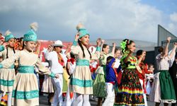 9 ülkenin çocukları aynı sahnede