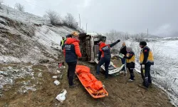 Hasta taşıyan ambulans uçuruma yuvarlandı