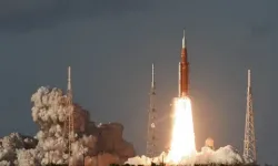 NASA’dan tarihi adım: 54 yıl sonra insanlı ay görevi başladı