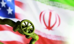 İran’ın Lavan Adası Rafinerisi’nde patlamalar meydana geldi