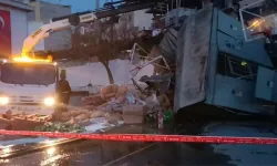 Freni boşalan kamyon okul bahçesine uçtu