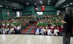 Kuşadası’nda öğrencilere sosyal girişimcilik semineri