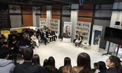 Nezaket Erden, “Sennur Sezer” şiirleri okudu