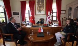 Urla'da koltuğa Türkiye'nin seçilmiş ilk çocuk meclis başkanı oturdu