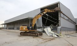 Nilüfer’de 4 bin metrekarelik kaçak depo yıkıldı