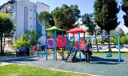 Efeler'de parklar yenileniyor