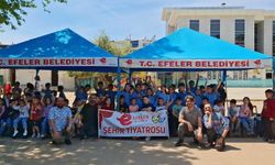 Efeler’in sanatçıları çocuklar için sahneye çıktı