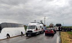 1 Mayıs etkinliğine giden araç kaza yaptı