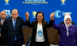 Rozeti takıldı Burcu Köksal AKP'ye katıldı