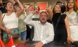 Gümrükçü İl Binasına gece yarısı girdi.