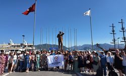 Yüzme öğrenen kadınlar denizle buluştu