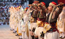 Konak'ın Halk Oyunları Şenliği'nde 20. yıl gururu