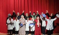 Çocuklar ve Başkan Mutlu'yla yıl sonu coşkusu