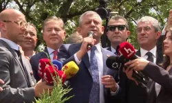 Özel TBMM önünde kalabalığa seslendi