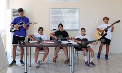 Başkan Yetişkin'den karne hediyesi