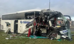 Yolcu otobüsü kaza yaptı: 15 yaralı