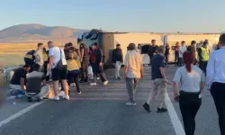 Yolcu otobüsü devrildi: 31 yaralı