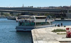 Haliç'te tur teknesi köprüye çarptı'1 kişi kayıp