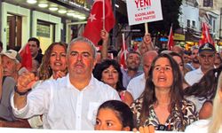 Çeşme'de İlçe örgütü ve meclis üyeleri Yeni Parti'ye geçti