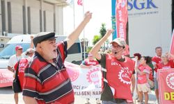 'Emekli çöpten topladıklarıyla geçimini sağlamaya çalışıyor'