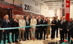Cemil Tugay, protokole girmedi; olanları uzaktan izledi