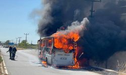 Antalya'da yolcu minibüsü alevlere teslim oldu