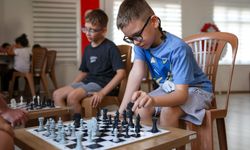 Efeler’de yaz tatili satrançla renkleniyor