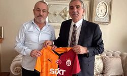 Ev hapsindeki ultrAslan liderine MHP ziyareti