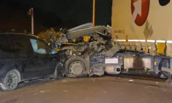 Bursa’da 3 araç birbirine girdi: 1 can kaybı, 7 yaralı