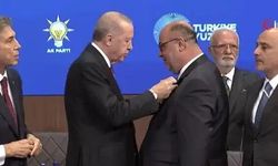 9 belediye başkanı AKP’ye katıldı: Erdoğan rozet taktı
