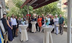 “Renklerin Barışı” Sergisi İzmir’de devam ediyor