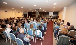 Narlıdere 3.Yaş Üniversitesi'nde ilk ders zili çaldı