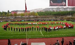 Sındırgı’da Cumhuriyet Bayramı coşkusu stadyuma taştı